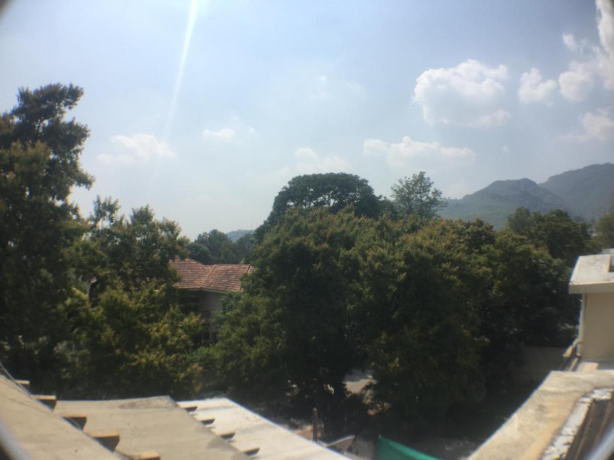 E Lodge Islamabad Esterno foto