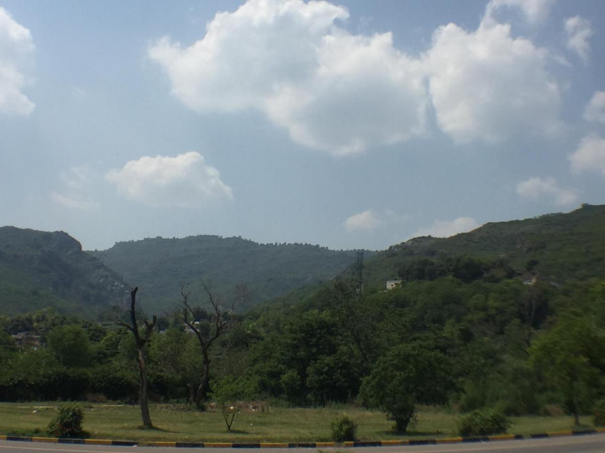 E Lodge Islamabad Esterno foto